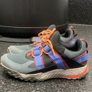 Under Armour VALSETZ TREK Women’s 6.5 like NEW!